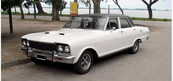 Weißer Oldtimer – beispielhaftes Ankaufsfahrzeug in Stadtbergen